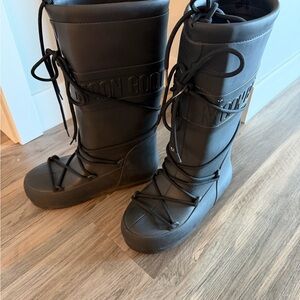 Moon Boot Women's Sleek Black Winter Boots